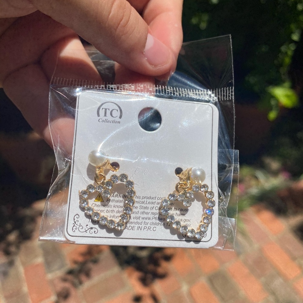 Earrings 🤍 - Picture 2 of 2